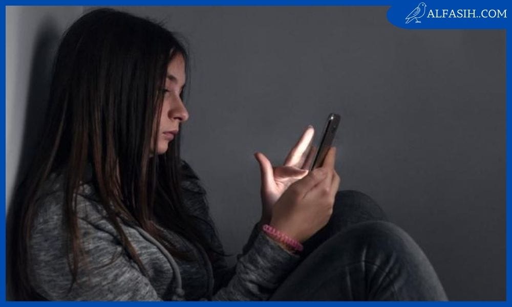 ما هي سلبيات وسائل التواصل الاجتماعي على المراهقين؟